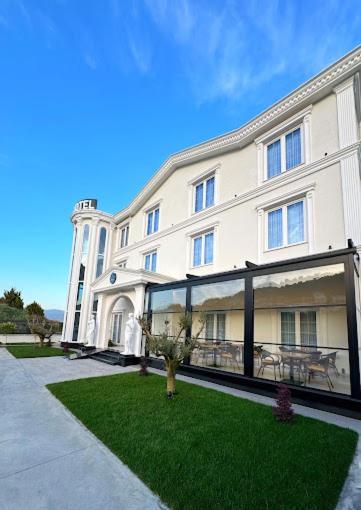 Reign Hotel Vorë Exterior foto
