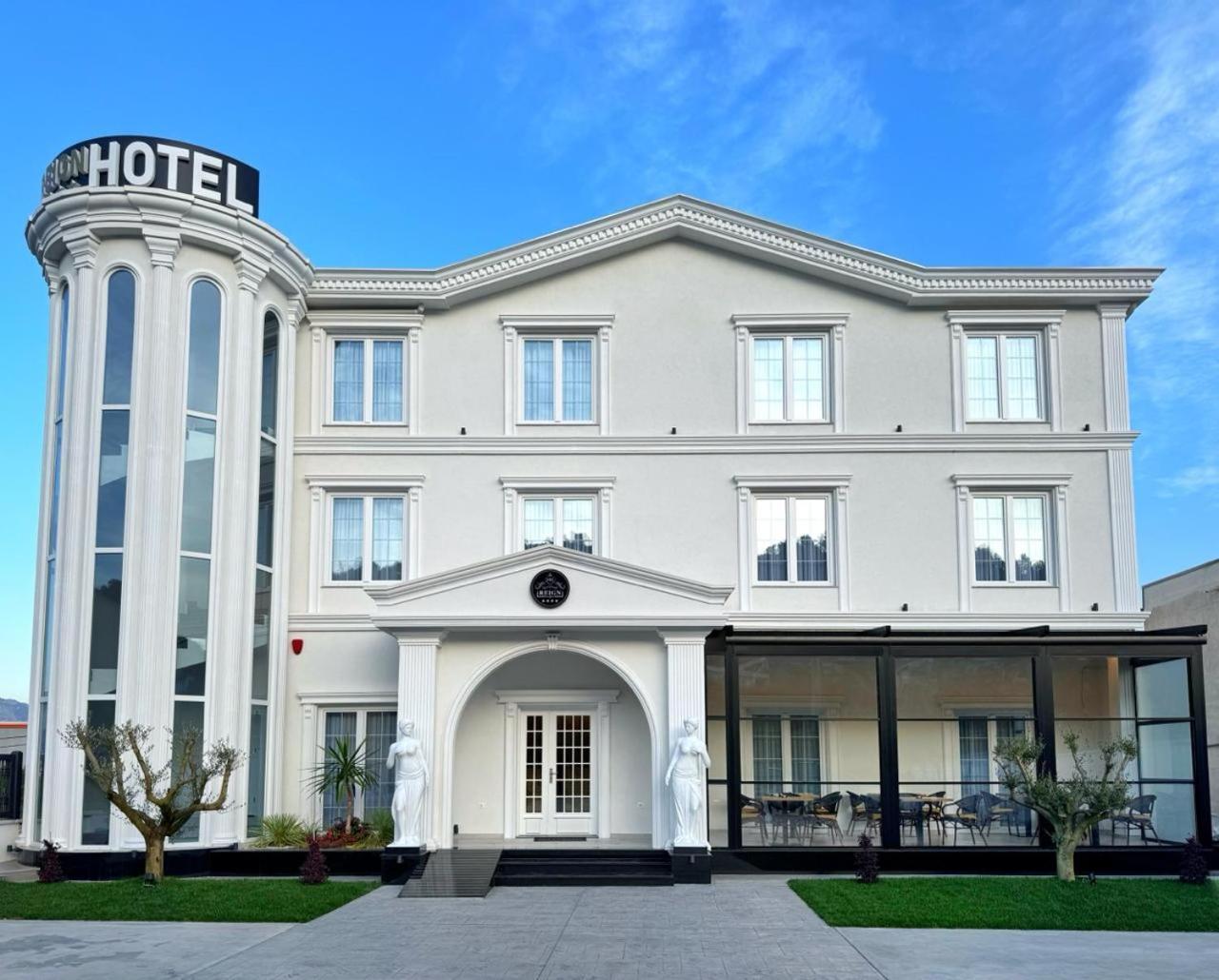 Reign Hotel Vorë Exterior foto